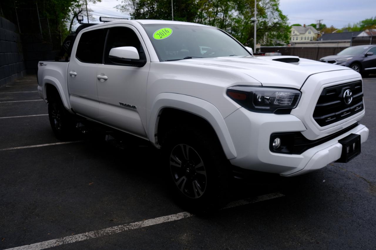Toyota Tacoma 2WD Double Cab V6 AT SR5 (Natl) 2016