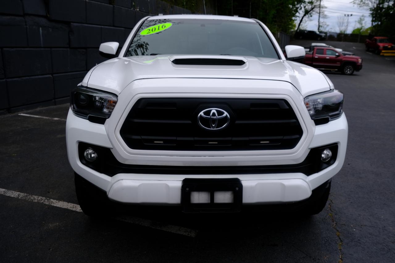 Toyota Tacoma 2WD Double Cab V6 AT SR5 (Natl) 2016