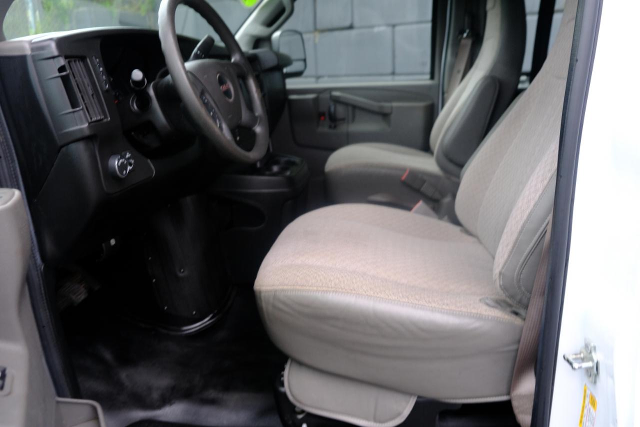 GMC Savana Cargo Van RWD 2500 135" 2017