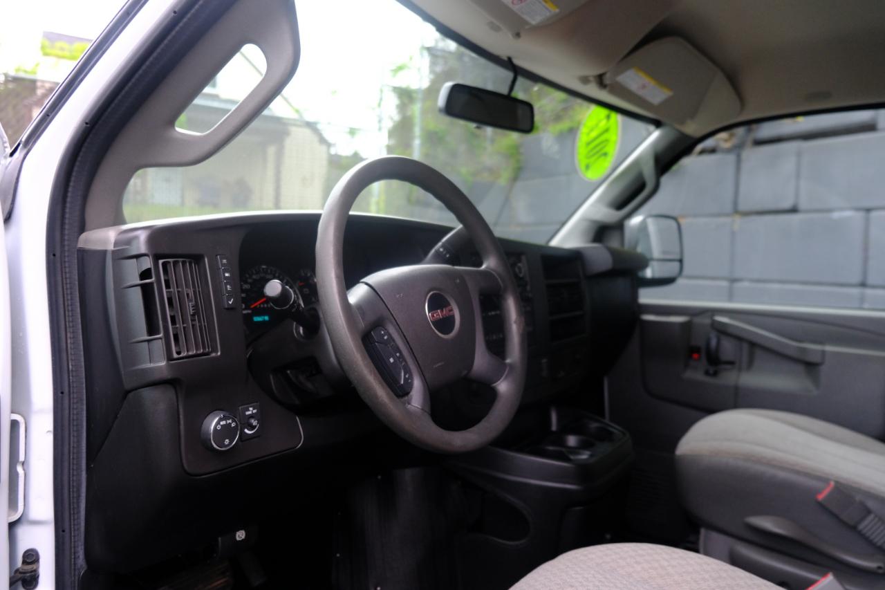 GMC Savana Cargo Van RWD 2500 135" 2017