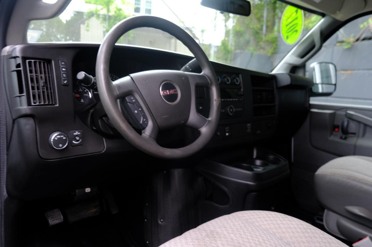 GMC Savana Cargo Van RWD 2500 135" 2017