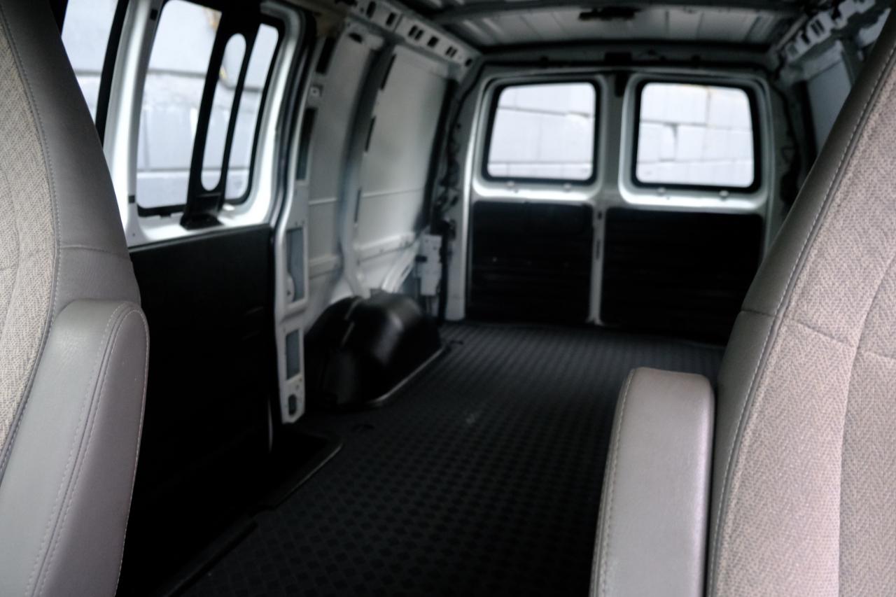 GMC Savana Cargo Van RWD 2500 135" 2017