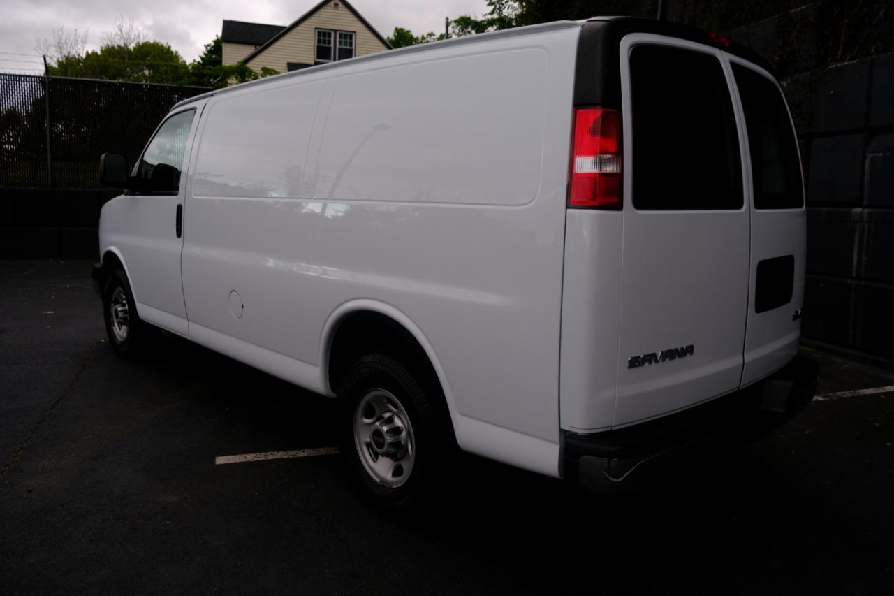 GMC Savana Cargo Van RWD 2500 135" 2017