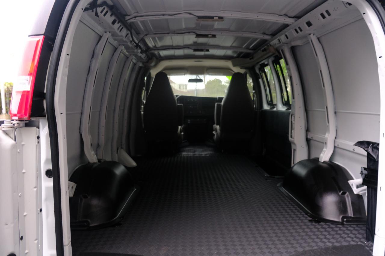 GMC Savana Cargo Van RWD 2500 135" 2017