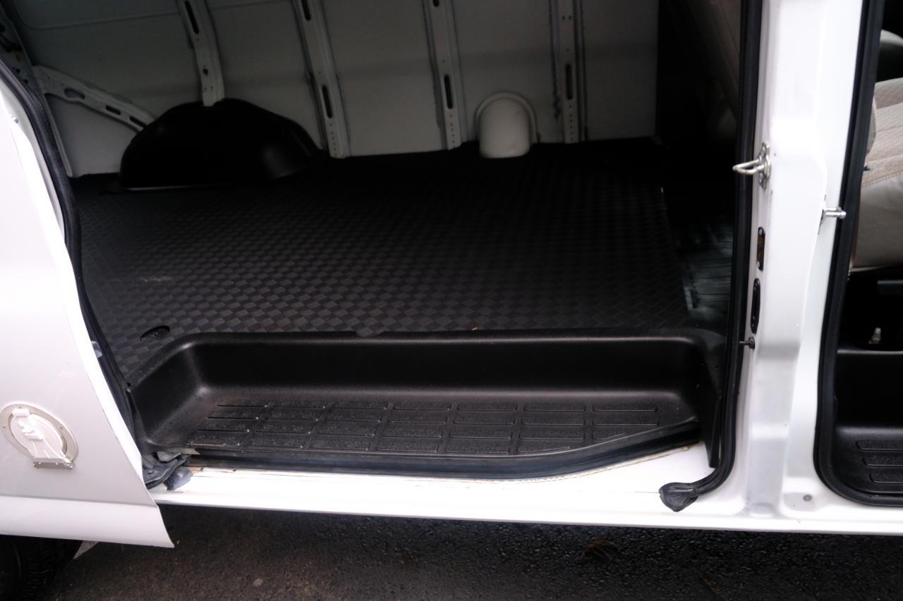 GMC Savana Cargo Van RWD 2500 135" 2017