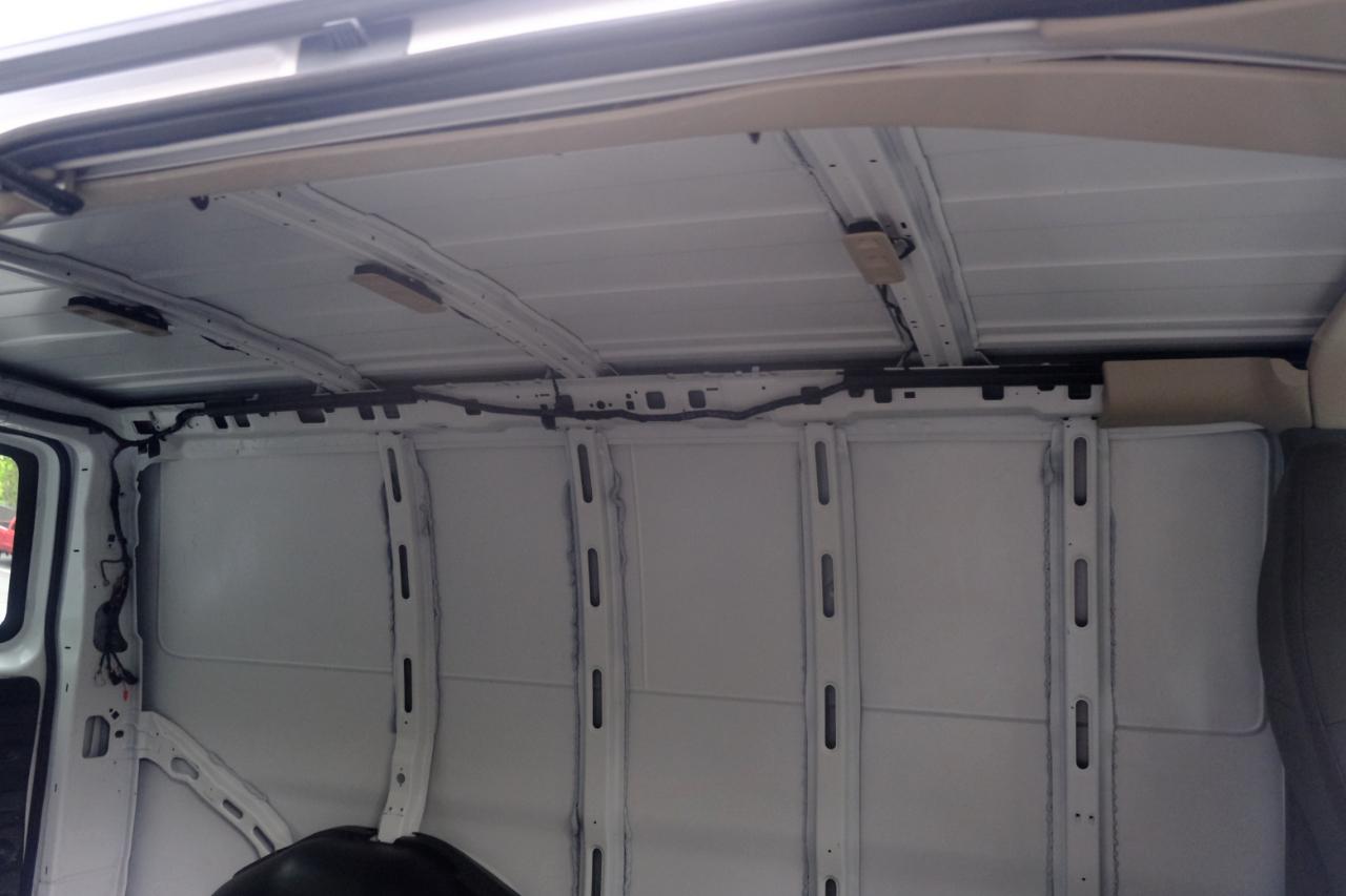 GMC Savana Cargo Van RWD 2500 135" 2017