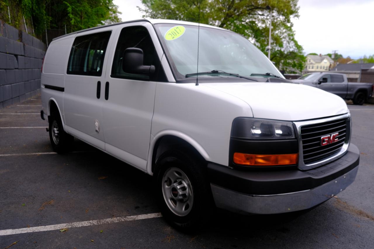 GMC Savana Cargo Van RWD 2500 135" 2017