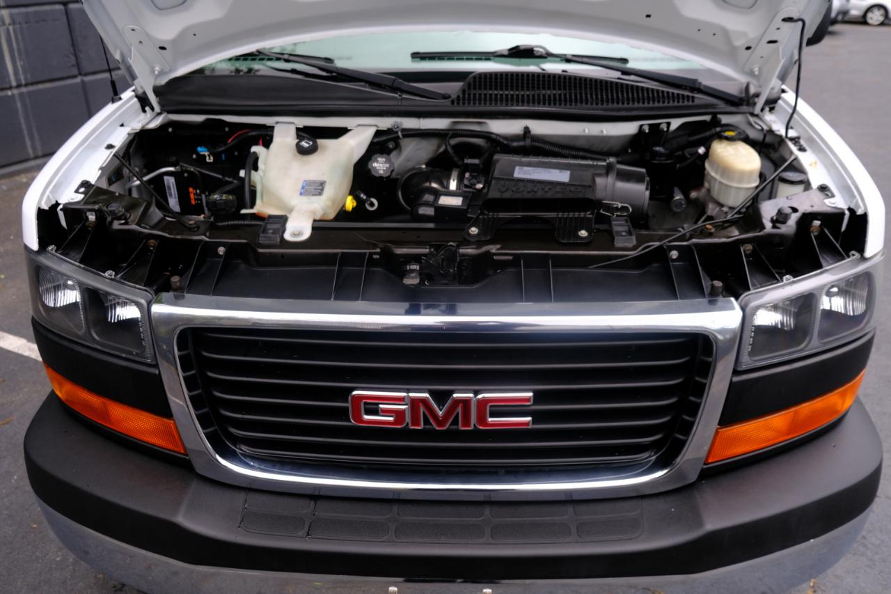GMC Savana Cargo Van RWD 2500 135" 2017