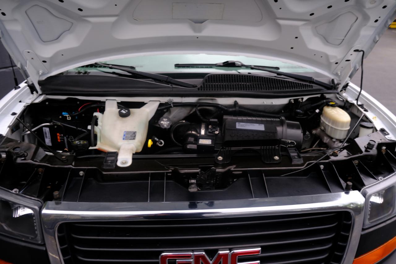 GMC Savana Cargo Van RWD 2500 135" 2017