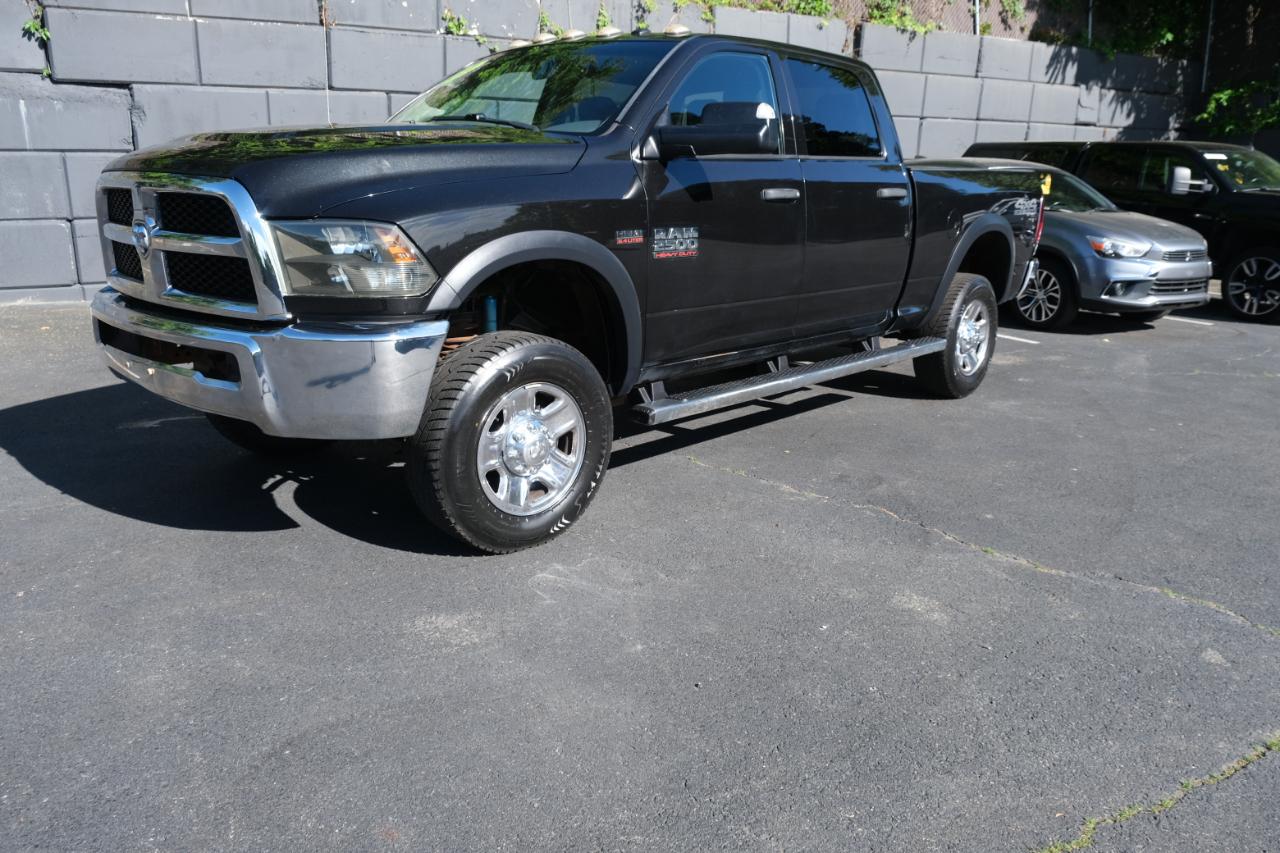 RAM 2500 Tradesman 4x4 Crew Cab 6'4" Box 2017