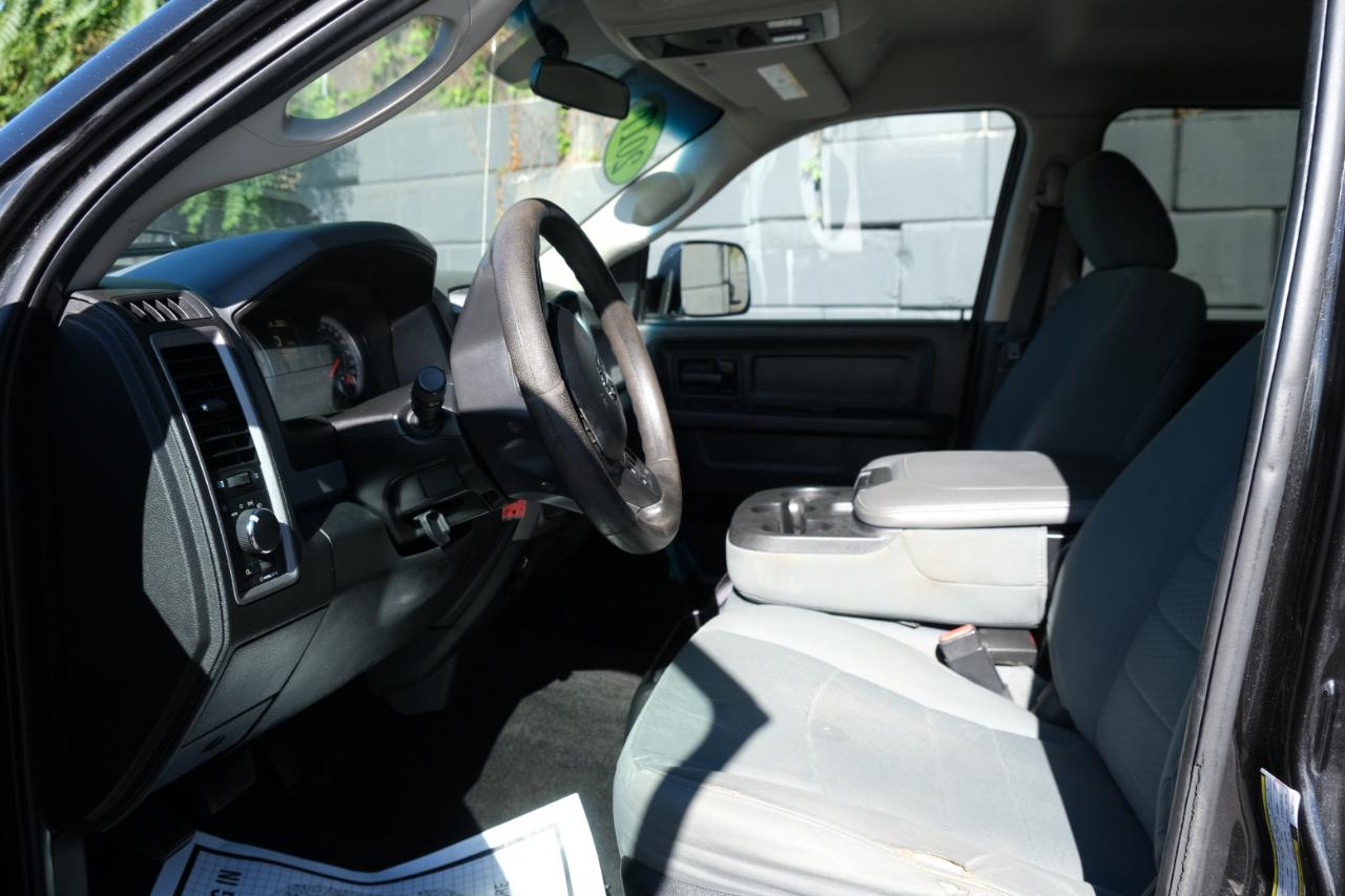 RAM 2500 Tradesman 4x4 Crew Cab 6'4" Box 2017