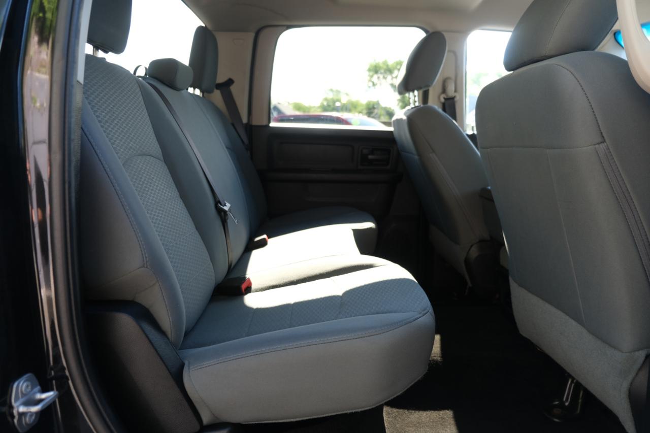 RAM 2500 Tradesman 4x4 Crew Cab 6'4" Box 2017
