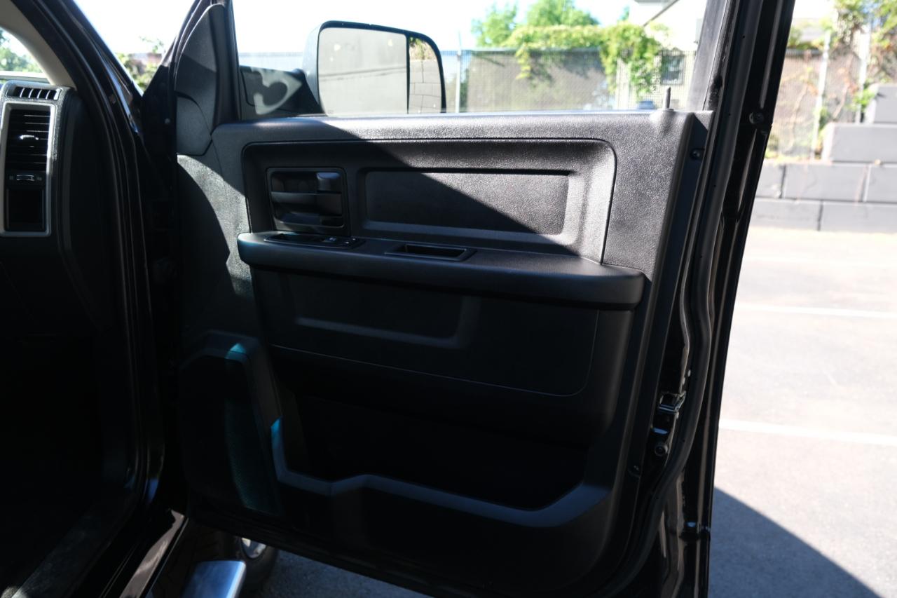 RAM 2500 Tradesman 4x4 Crew Cab 6'4" Box 2017