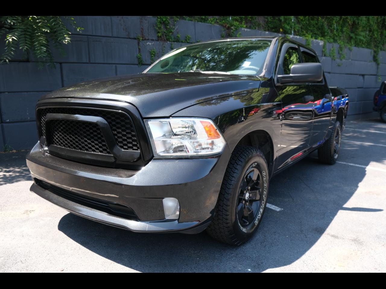 2018 RAM 1500 Express 4x4 Crew Cab 5'7" Box
