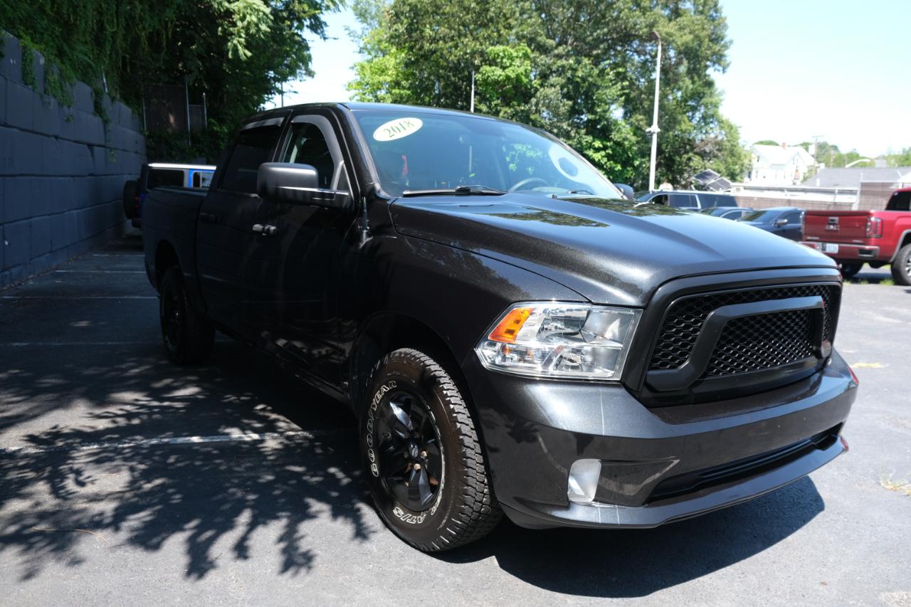 RAM 1500 Express 4x4 Crew Cab 5'7" Box 2018