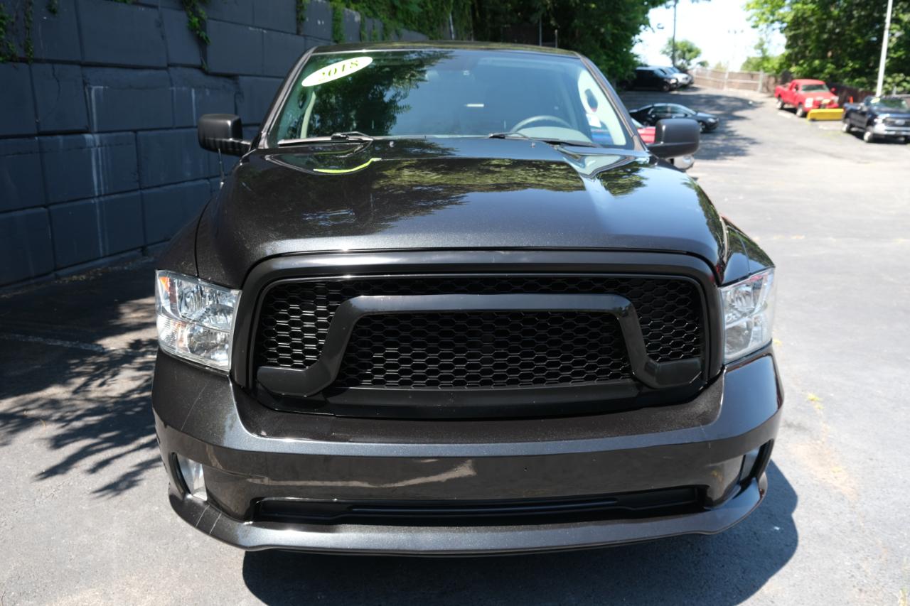 RAM 1500 Express 4x4 Crew Cab 5'7" Box 2018