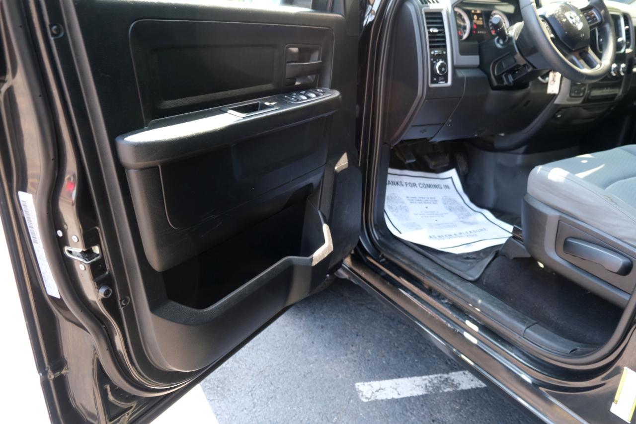 RAM 1500 Express 4x4 Crew Cab 5'7" Box 2018