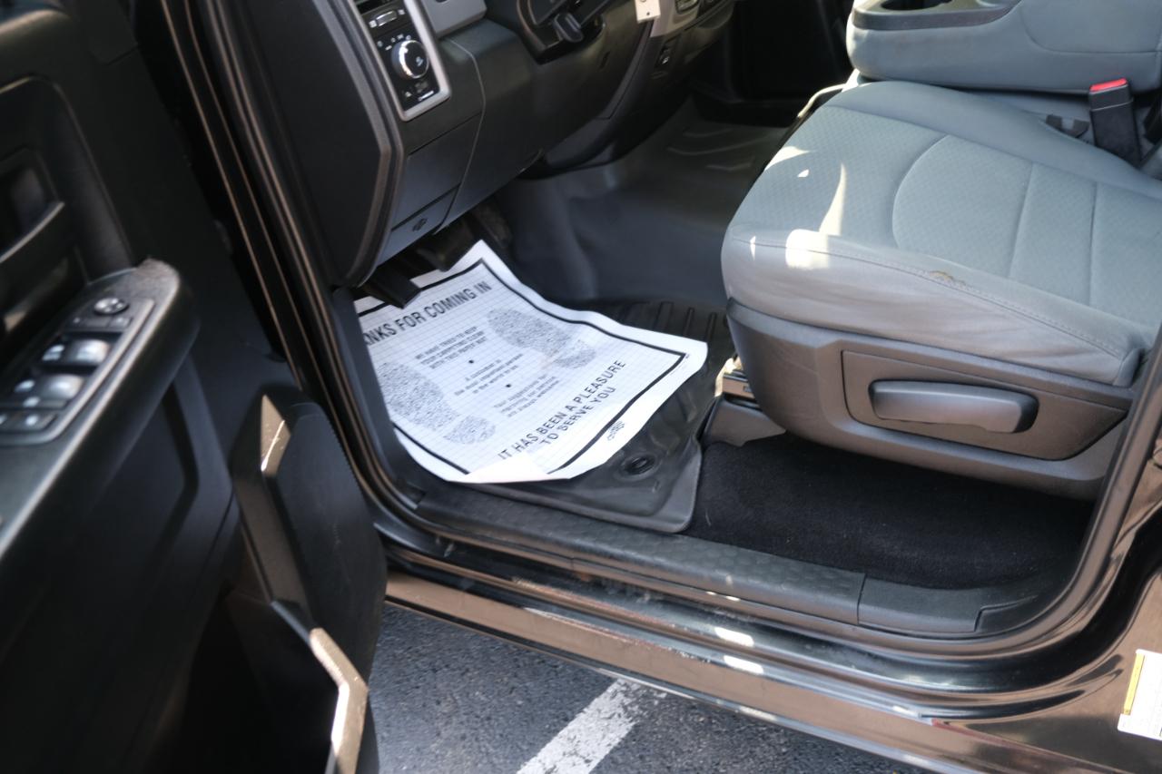 RAM 1500 Express 4x4 Crew Cab 5'7" Box 2018