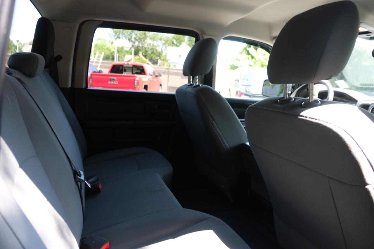 RAM 1500 Express 4x4 Crew Cab 5'7" Box 2018