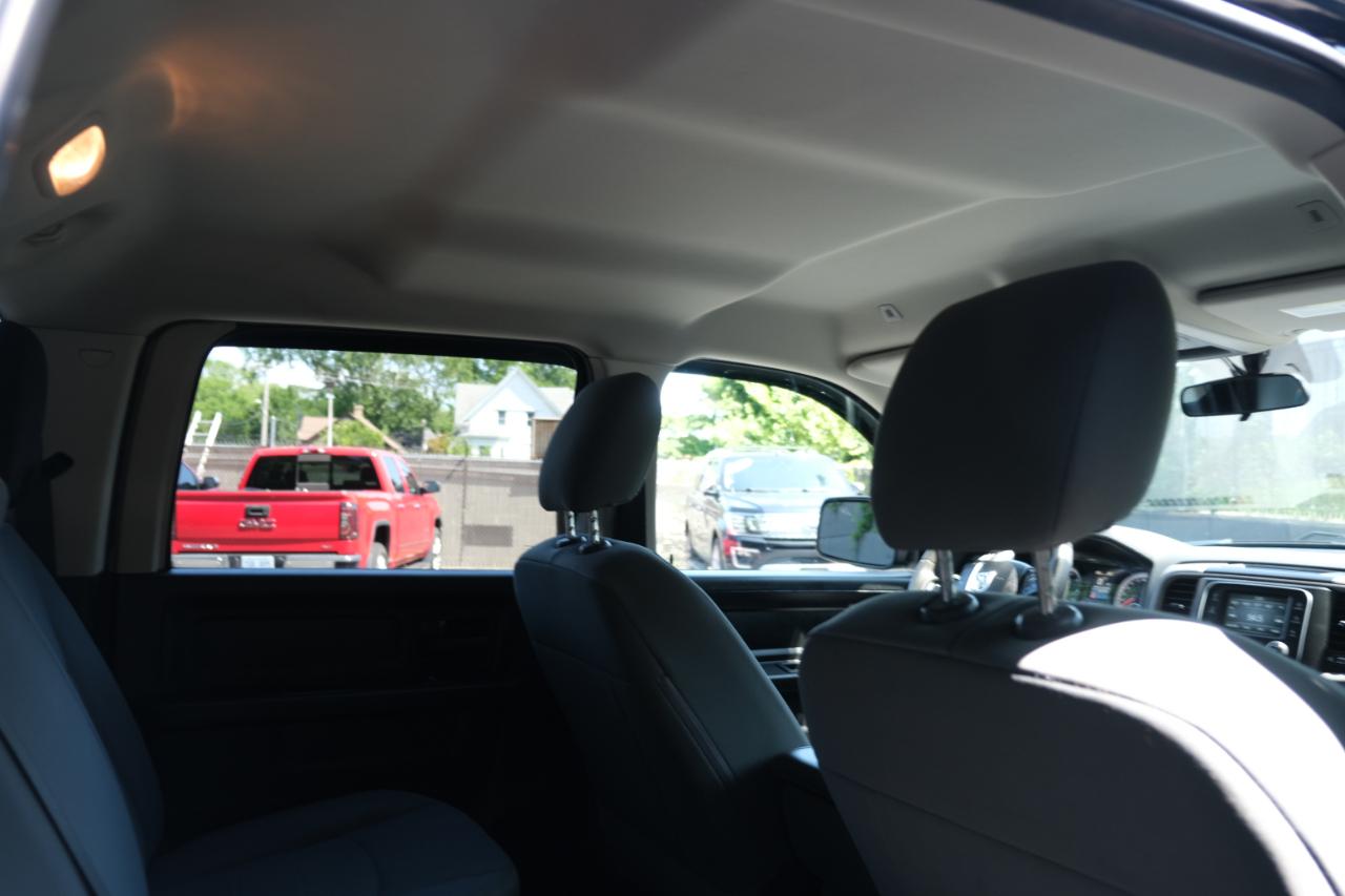RAM 1500 Express 4x4 Crew Cab 5'7" Box 2018
