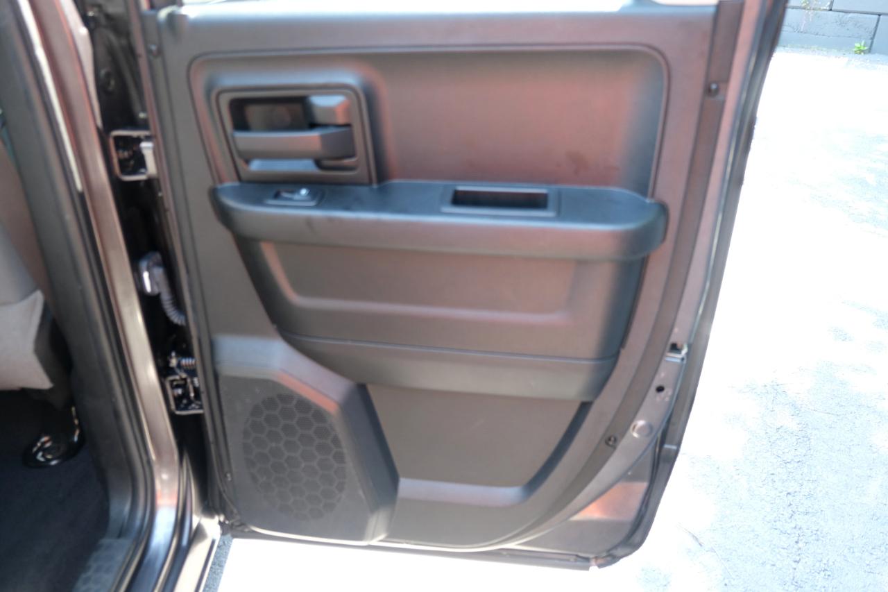 RAM 1500 Classic Express 4x4 Quad Cab 6'4" Box 2019