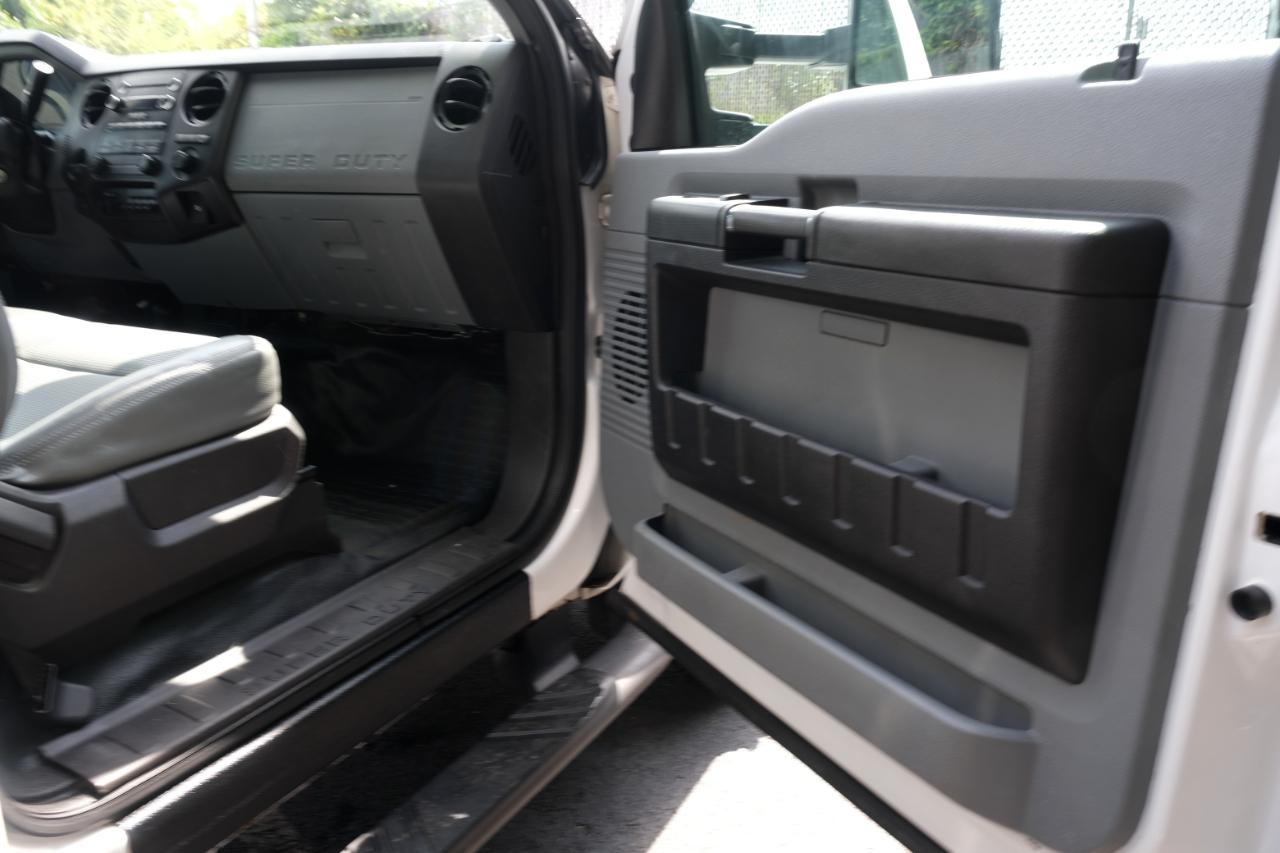 Ford Super Duty F-350 DRW 4WD Reg Cab 141" WB 60" CA XL 2014