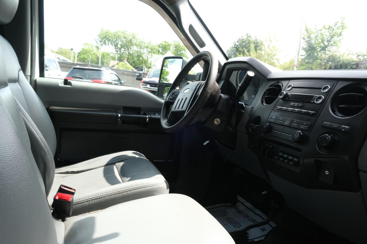 Ford Super Duty F-350 DRW 4WD Reg Cab 141" WB 60" CA XL 2014