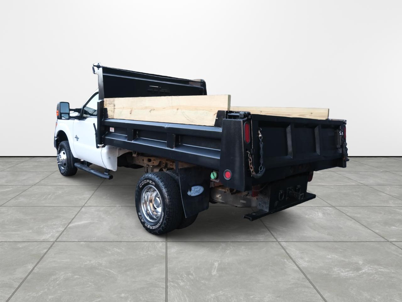 Ford Super Duty F-350 DRW 4WD Reg Cab 141" WB 60" CA XL 2014