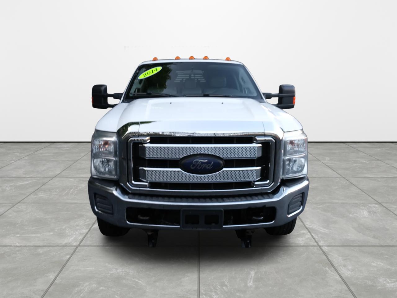 Ford Super Duty F-350 DRW 4WD Reg Cab 141" WB 60" CA XL 2014