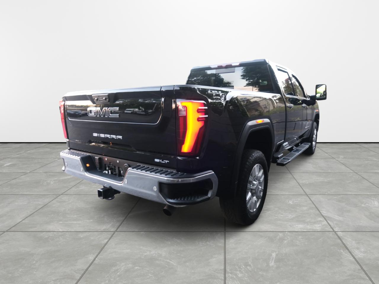 GMC Sierra 2500HD 4WD Crew Cab 159" SLT 2024