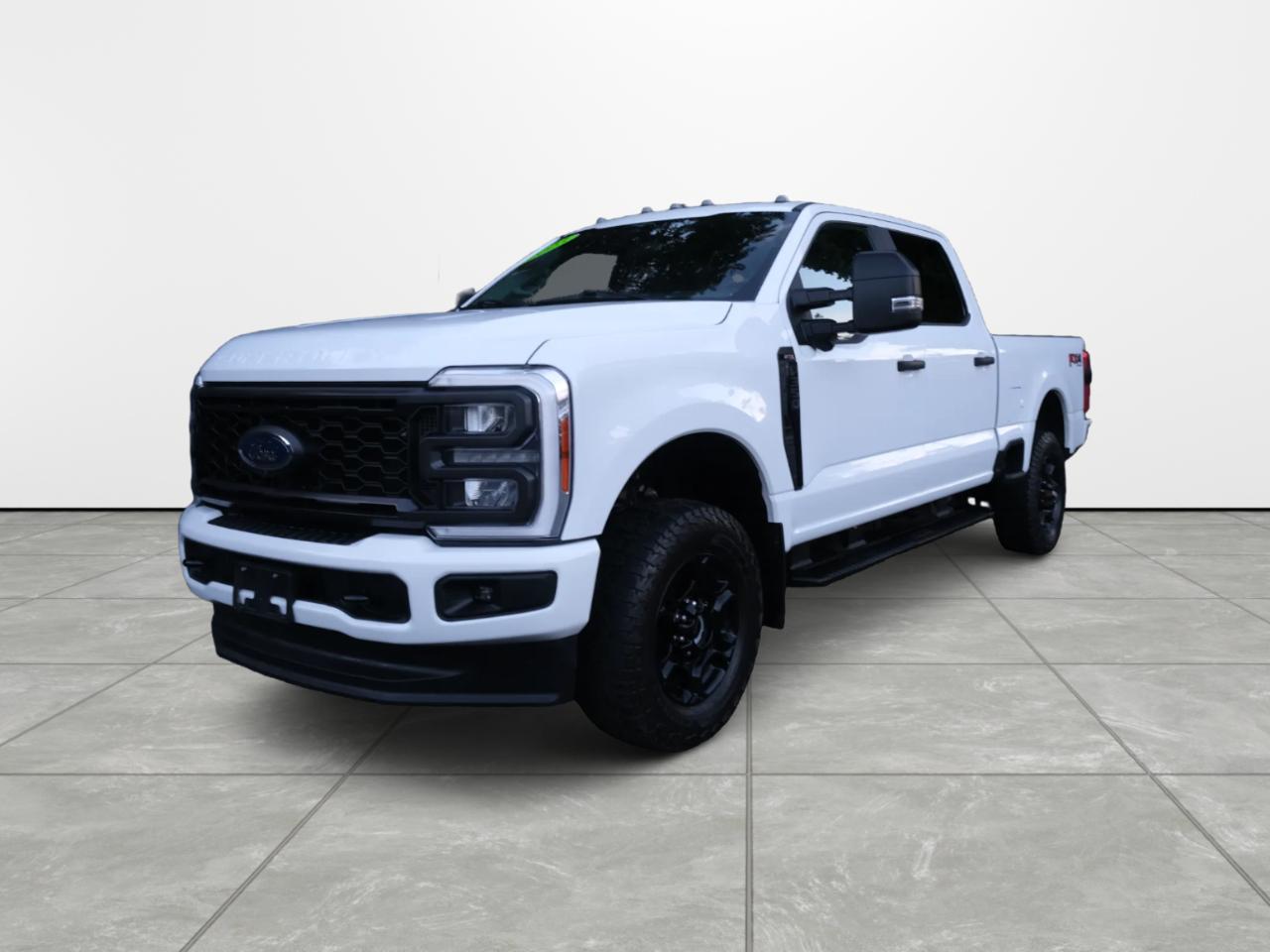 2023 Ford Super Duty F-350 SRW XLT 4WD Crew Cab 179" WB 60" CA