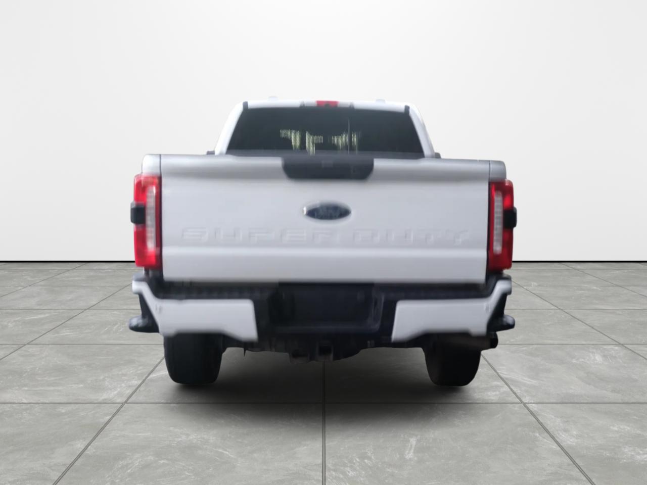 Ford Super Duty F-350 SRW XLT 4WD Crew Cab 179" WB 60" CA 2023