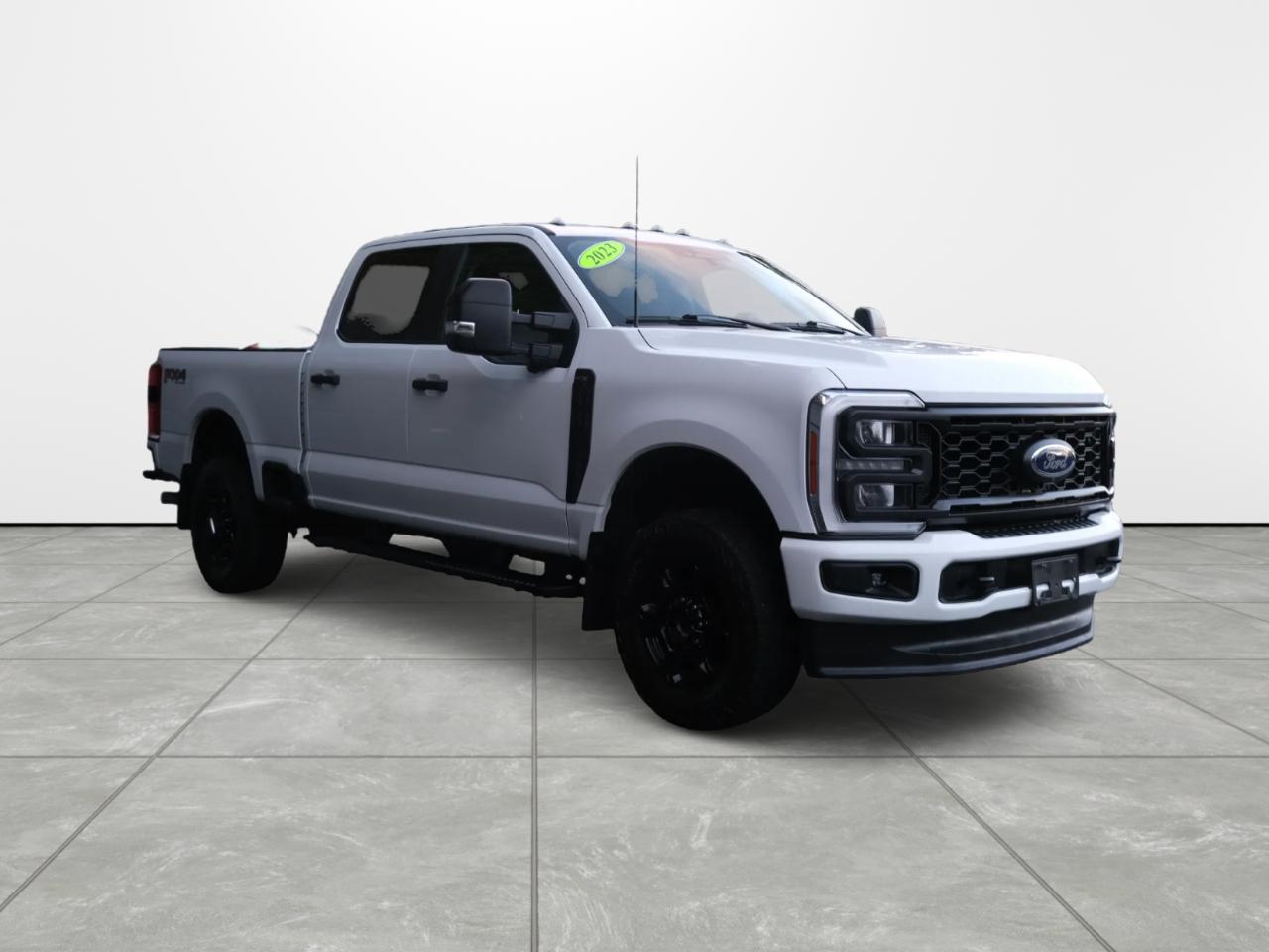 Ford Super Duty F-350 SRW XLT 4WD Crew Cab 179" WB 60" CA 2023