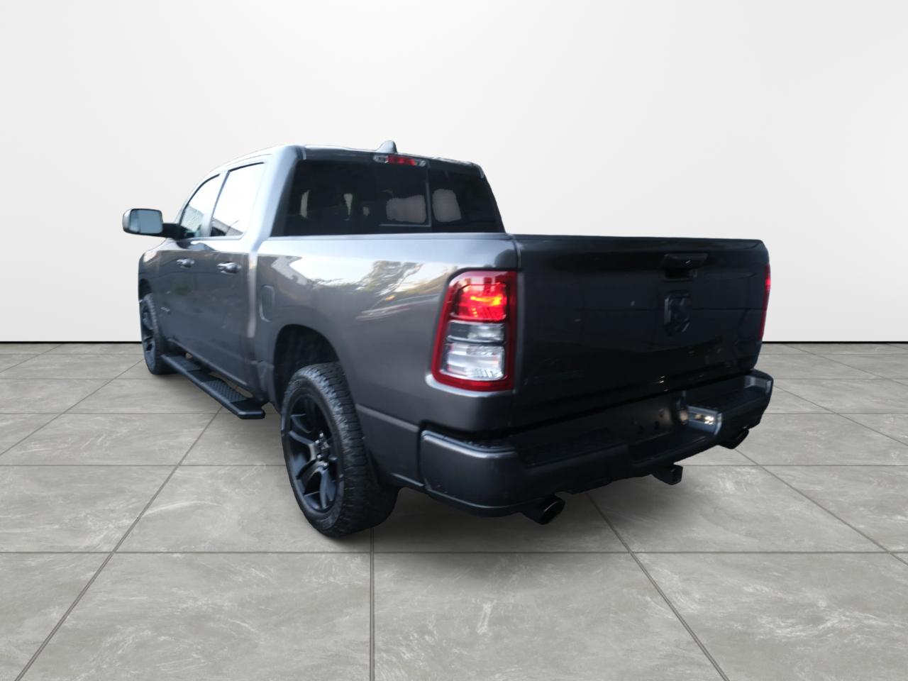 RAM 1500 Big Horn 4x4 Crew Cab 5'7" Box 2020