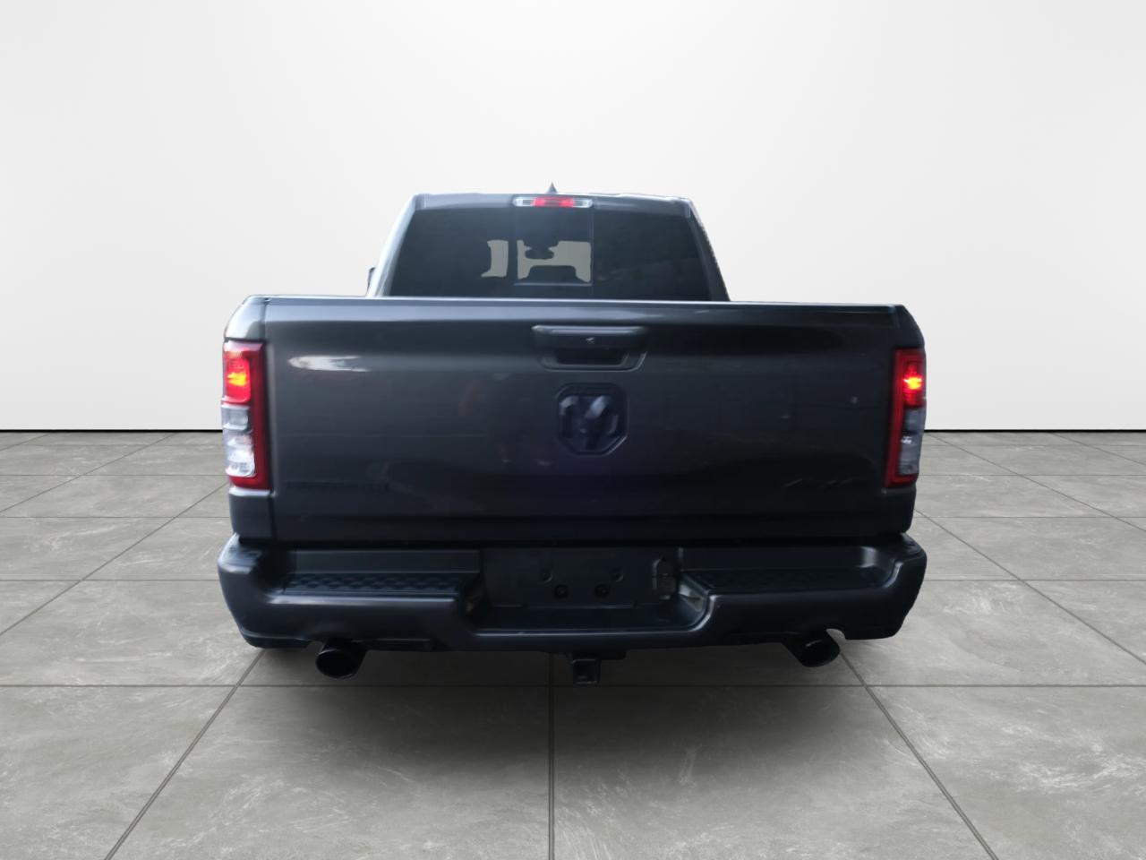 RAM 1500 Big Horn 4x4 Crew Cab 5'7" Box 2020
