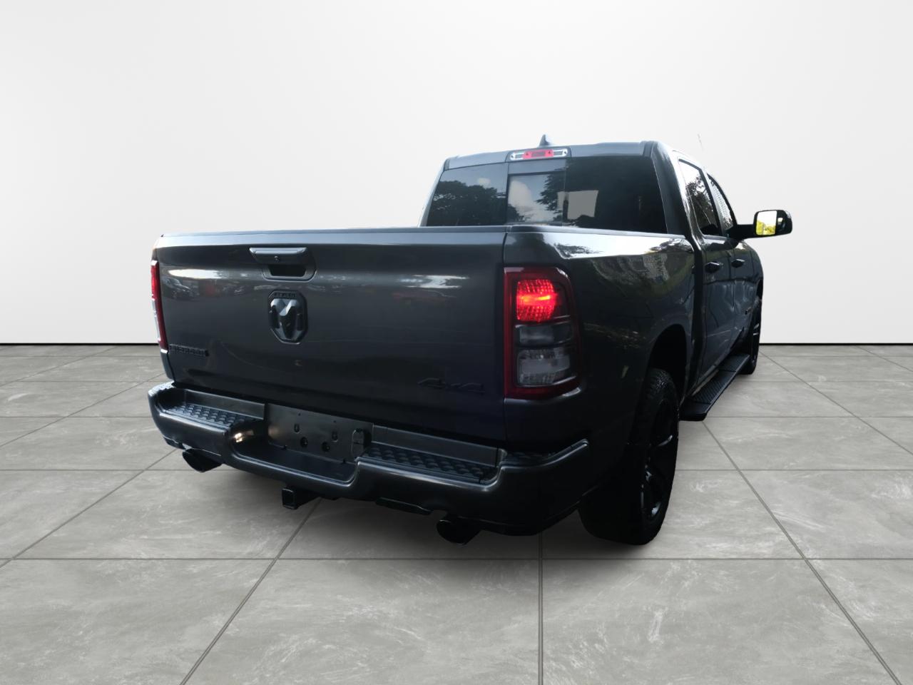 RAM 1500 Big Horn 4x4 Crew Cab 5'7" Box 2020