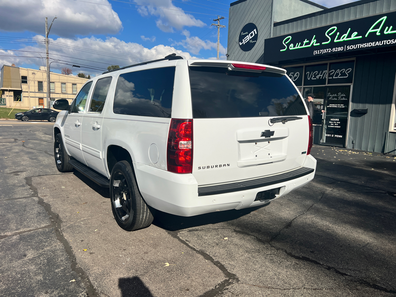 Chevrolet Suburban 4WD 4dr 1500 LT 2011 Chevrolet Suburban 4WD 4dr 1500 LT 2011