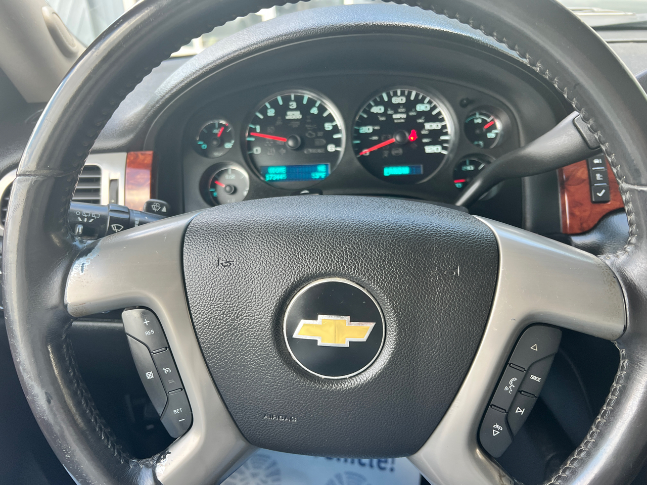 Chevrolet Suburban 4WD 4dr 1500 LT 2011 Chevrolet Suburban 4WD 4dr 1500 LT 2011