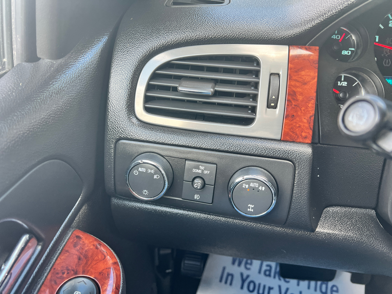 Chevrolet Suburban 4WD 4dr 1500 LT 2011 Chevrolet Suburban 4WD 4dr 1500 LT 2011