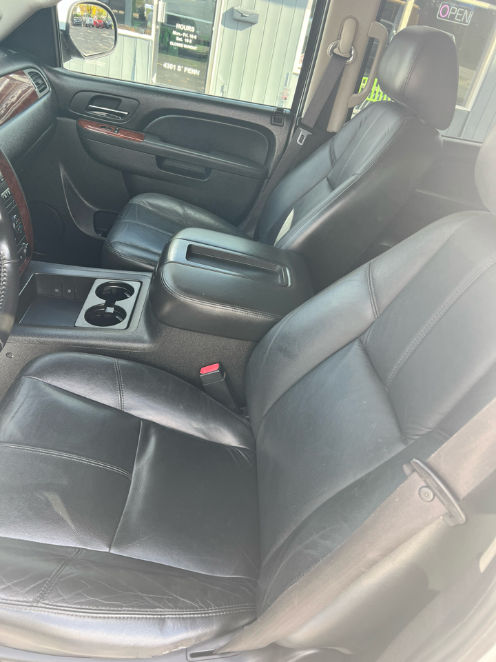 Chevrolet Suburban 4WD 4dr 1500 LT 2011 Chevrolet Suburban 4WD 4dr 1500 LT 2011