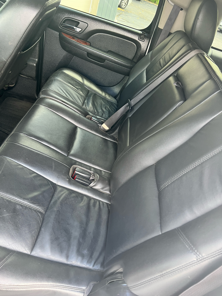 Chevrolet Suburban 4WD 4dr 1500 LT 2011 Chevrolet Suburban 4WD 4dr 1500 LT 2011