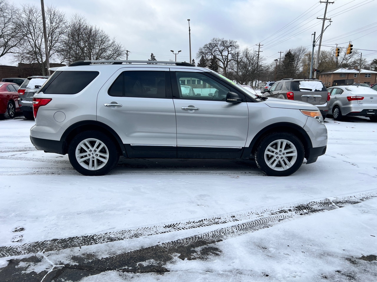Ford Explorer 4WD 4dr XLT 2012