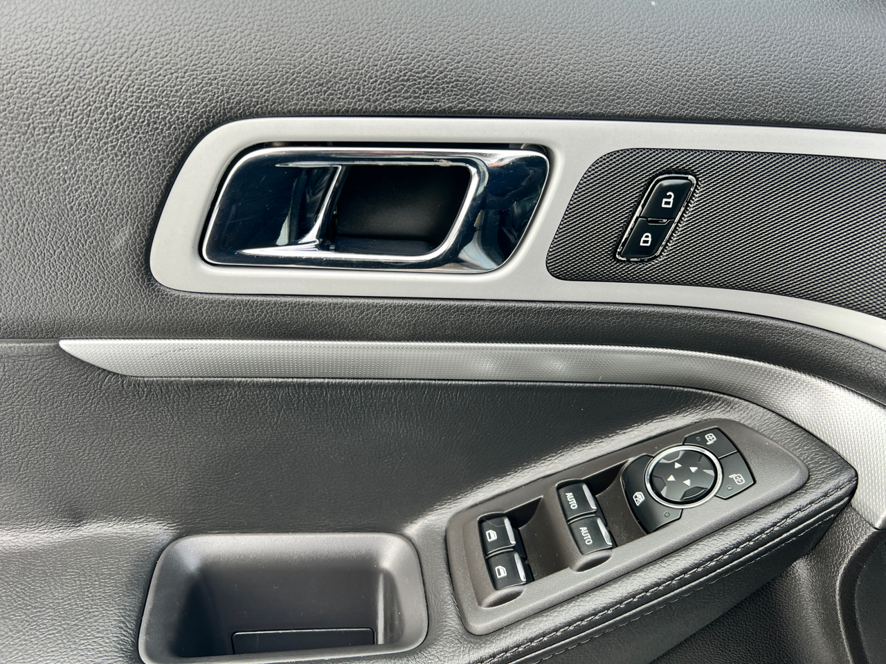 Ford Explorer 4WD 4dr XLT 2012