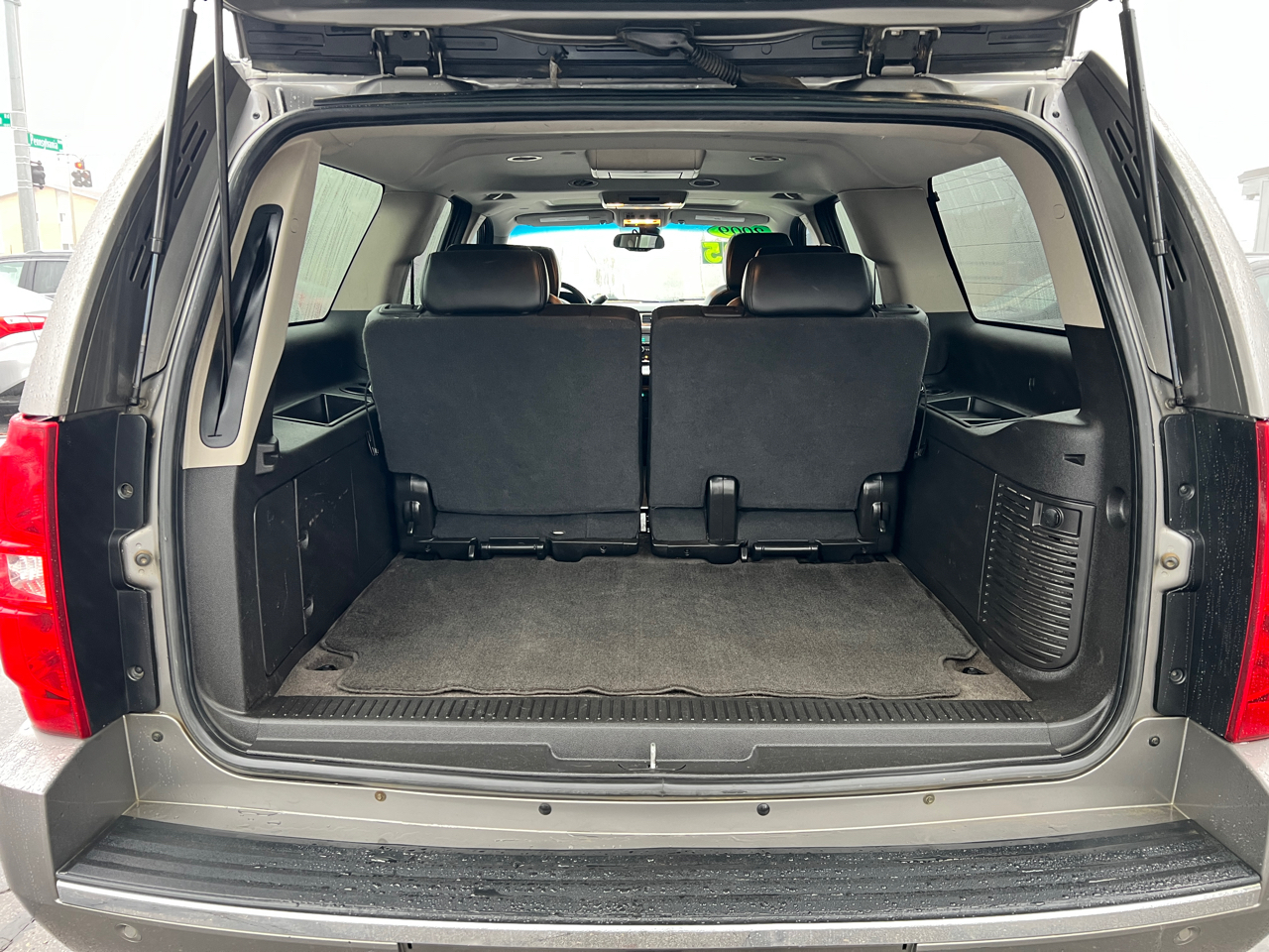 Chevrolet Suburban 4WD 4dr 1500 LTZ 2009