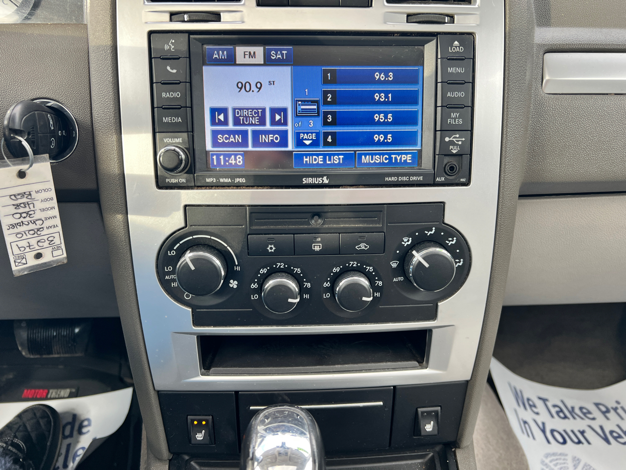 Chrysler 300 4dr Sdn Touring Signature AWD 2010