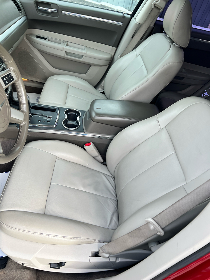 Chrysler 300 4dr Sdn Touring Signature AWD 2010