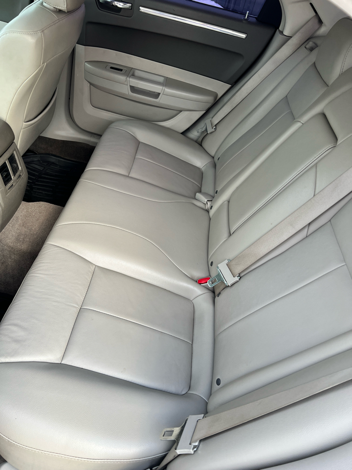 Chrysler 300 4dr Sdn Touring Signature AWD 2010