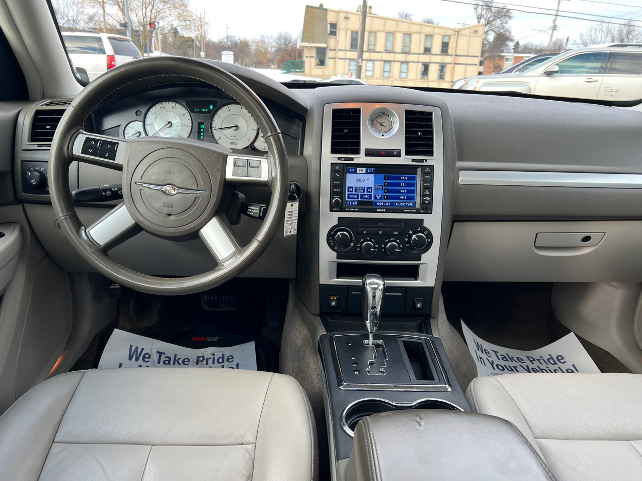 Chrysler 300 4dr Sdn Touring Signature AWD 2010