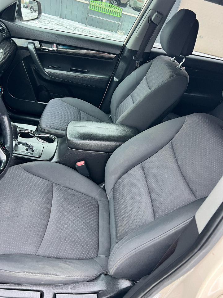 Kia Sorento 2WD 4dr I4 LX 2011