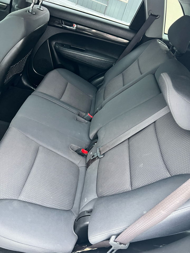 Kia Sorento 2WD 4dr I4 LX 2011